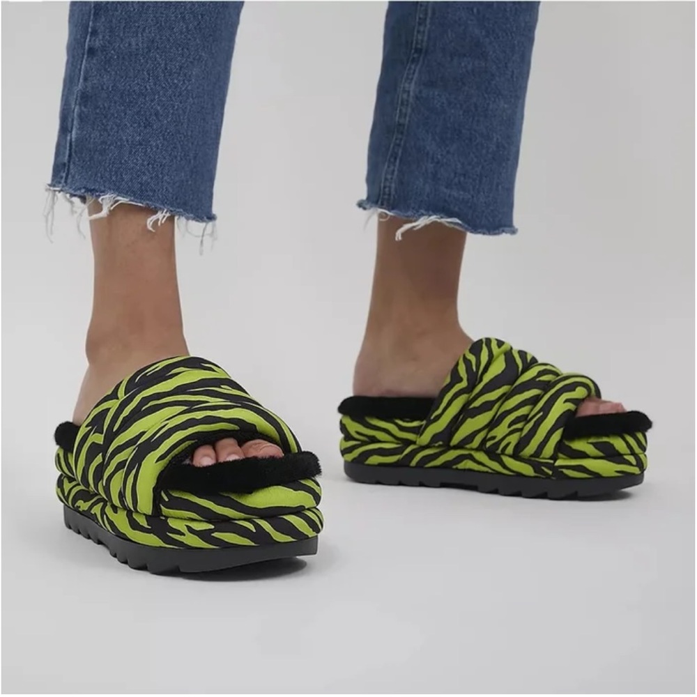 UGG Maxi Slide Tiger Print